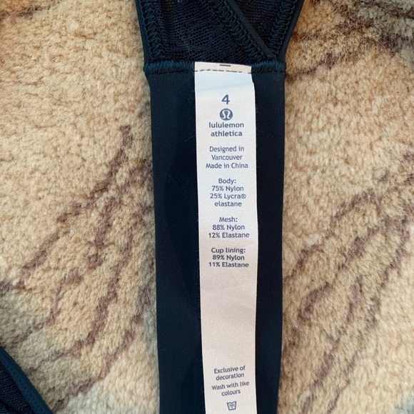 Lululemon sports bra - Picture 3 of 3